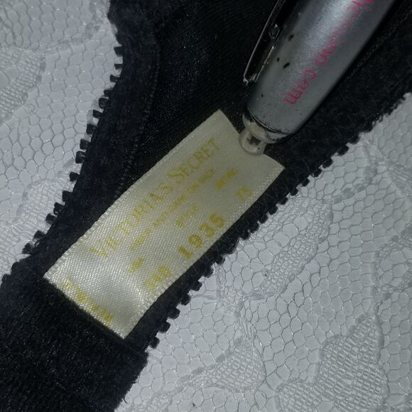 Vintage Victoria's Gold lable bra 34B  made in USA (BIN1) - Picture 3 of 14